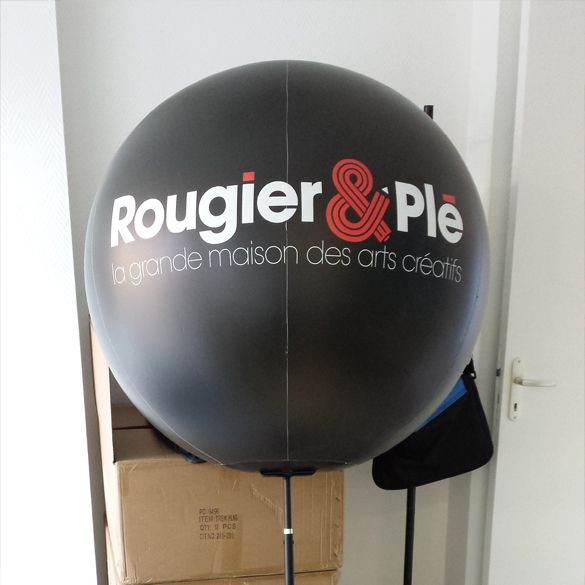 ballon hélium personnalisé déployé sur un évènement